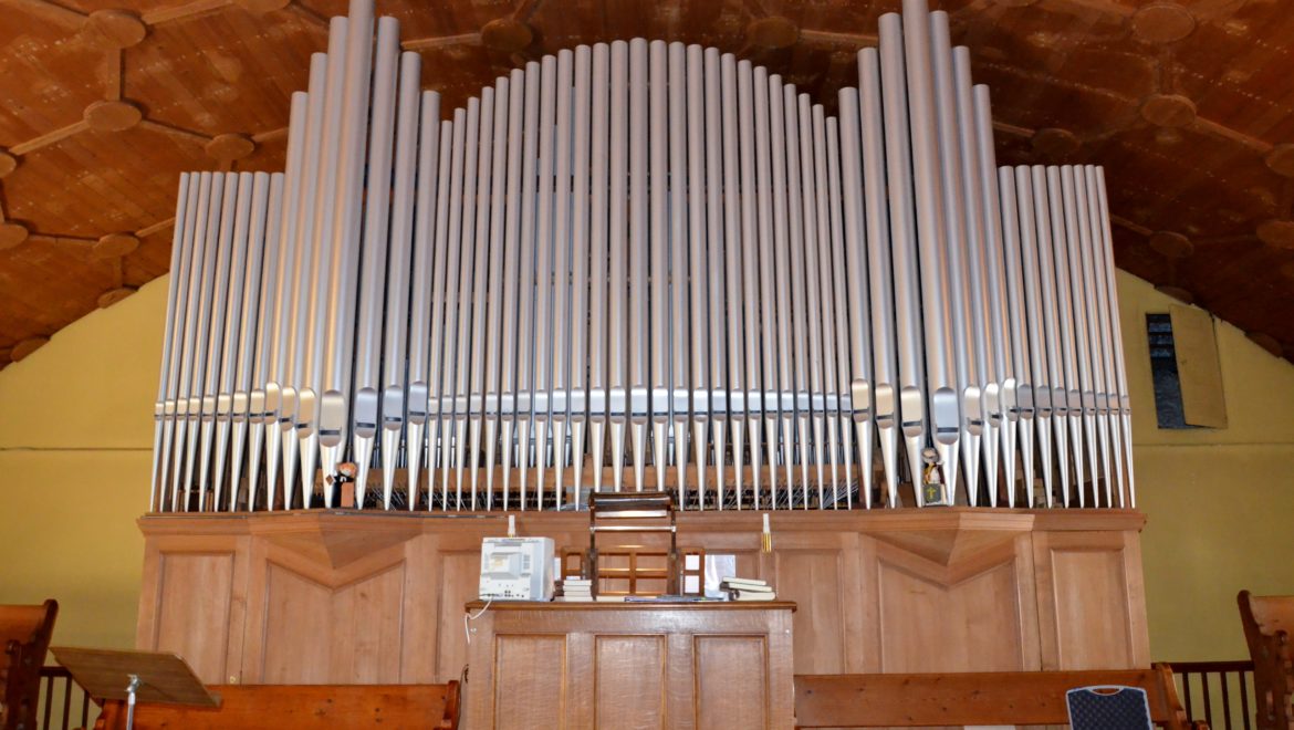 Bex Orgel mit Pfeifen direkt dem Betrachter ausgesetzt